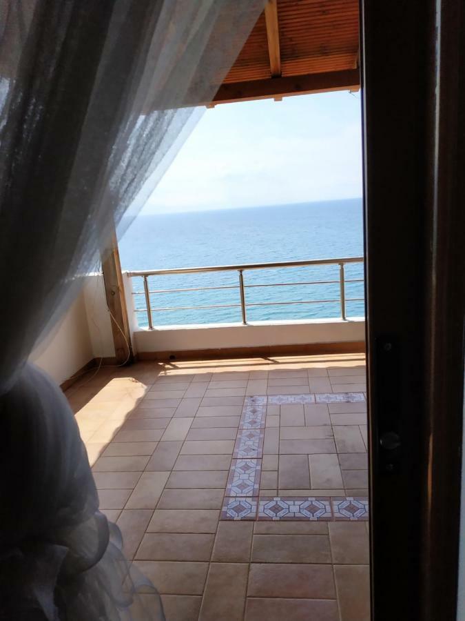Q Bay Apartments Кєпаро Екстер'єр фото